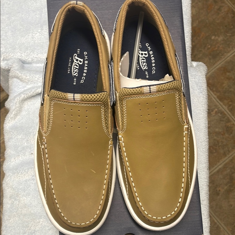 G.H. Bass & Co. Brown and White Boat Shoes with Moccasin Toe - Picture 5 of 10